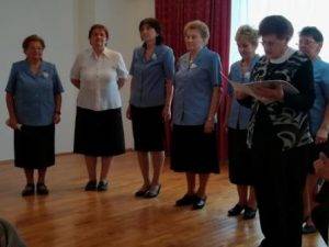 V pozadí spevokol Skerešovanka, recitácie členky MO K. Turzovej