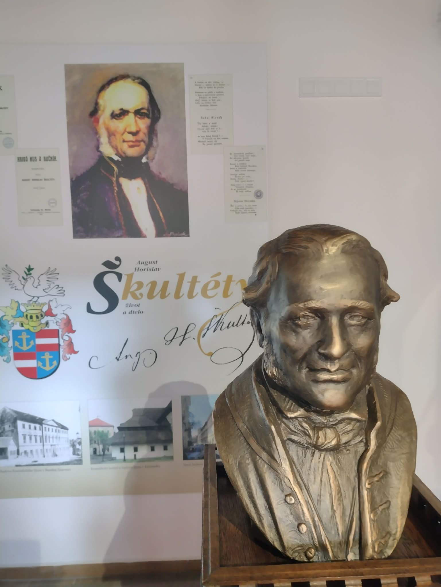 Busta Škultétyho v múzeu a za ňou informačný baner