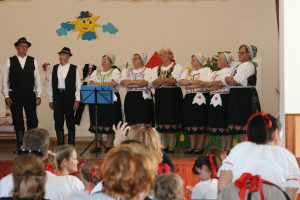 Folklórna skupina Studnička z Lúčnice nad Žitavou