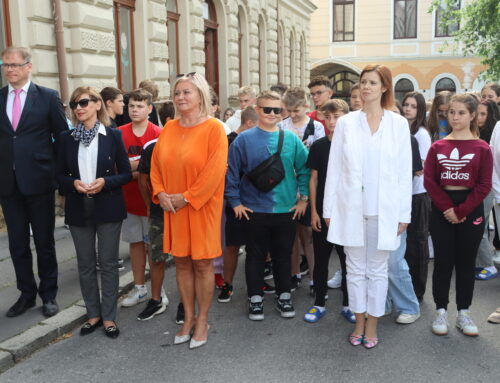 Slávnostné odhalenie pamätnej tabule Elene Maróthy-Šoltésovej v Lučenci